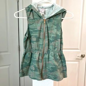 Girls Sleeveless zip up vest with hood